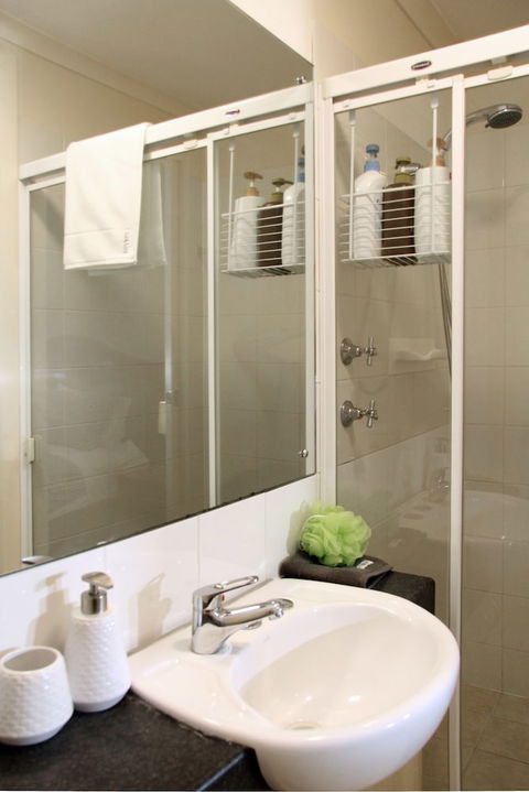 Adelaide CBD Apartment - 3BR, 2Bath & Carpark - eAccommodation 2