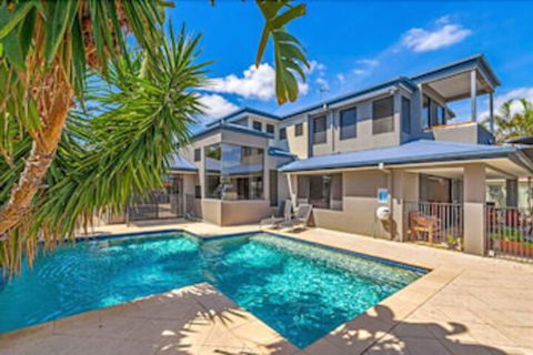 Gold Coast Stunning Waterfront Retreat By Hostrelax - eAccommodation 0