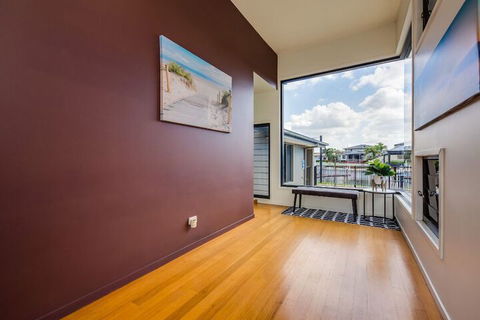Gold Coast Stunning Waterfront Retreat By Hostrelax - eAccommodation 2