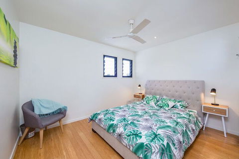 Gold Coast Stunning Waterfront Retreat By Hostrelax - eAccommodation 7