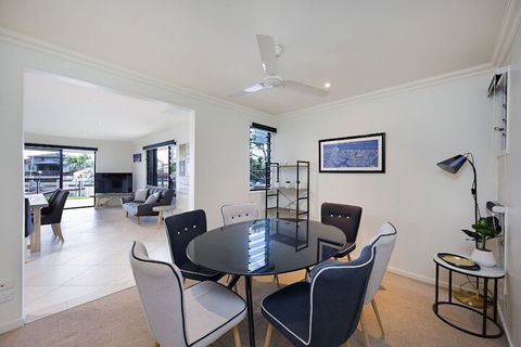 Gold Coast Stunning Waterfront Retreat By Hostrelax - eAccommodation 5