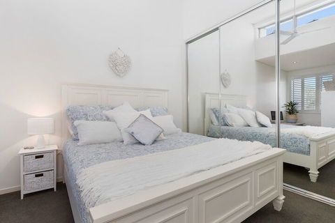 COASTAL CHIC At CASUARINA - eAccommodation 4