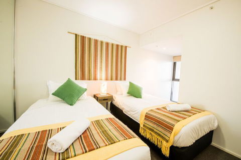 CBD African Charm, Story Bridge & River Views - eAccommodation 6