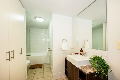 CBD African Charm, Story Bridge & River Views - eAccommodation 2