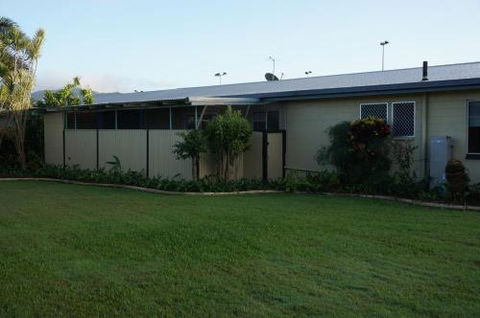 YAL Cairns A Motel That Makes A Difference - eAccommodation 1