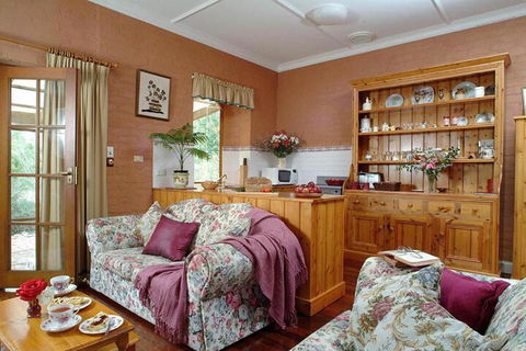 Amandas Cottage 1899 - eAccommodation 3
