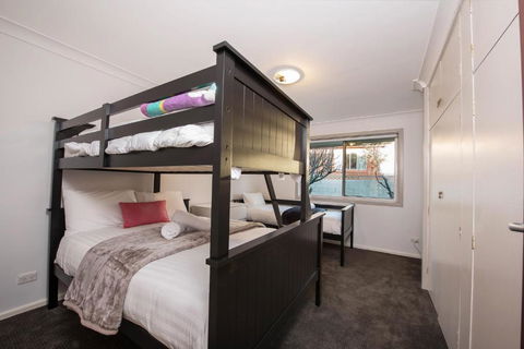 Gippsland Twelve Spacious & Central With Off Street Parking - eAccommodation 6