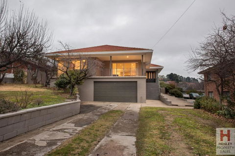 Gippsland Twelve Spacious & Central With Off Street Parking - eAccommodation 5