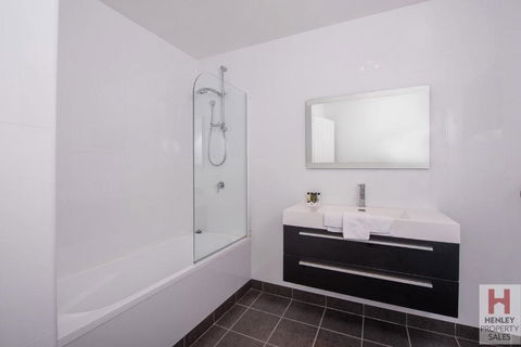 Gippsland Twelve Spacious & Central With Off Street Parking - eAccommodation 2