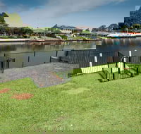 Lake House on Elouera