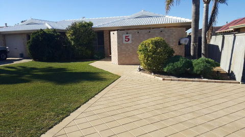 Alexander Drive B & B - eAccommodation 2