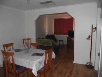 Aly's Cottage - eAccommodation 1