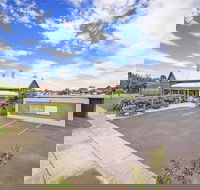 Hamilton Lakeside Motel - eAccommodation