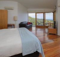 Chriss Beacon Point Restaurant  Villas - eAccommodation