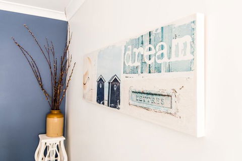 Anne's Waterfront Haven B&B - eAccommodation 3