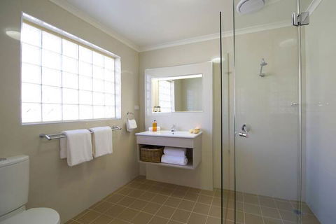 Marty's @ Little Beach - eAccommodation 4