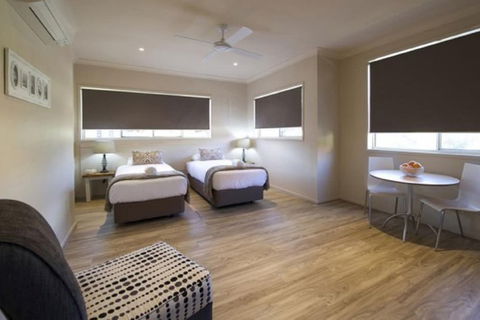 Marty's @ Little Beach - eAccommodation 7