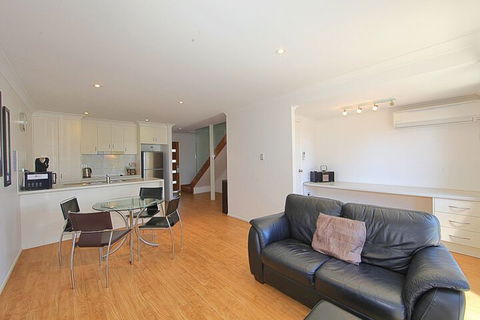 Alexandra Apartments - eAccommodation 2