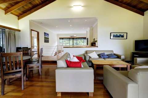 FAR SHORE - eAccommodation 2