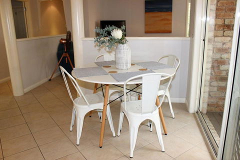 FRANGIPANI BEACH HOUSE PET FRIENDLY 22 Belbourie Cres Boomerang Beach - eAccommodation 3