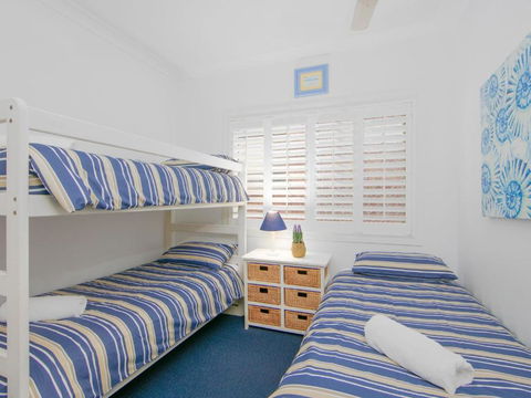 Avalon 1 Overlooking Beautiful Convent Beach - eAccommodation 2