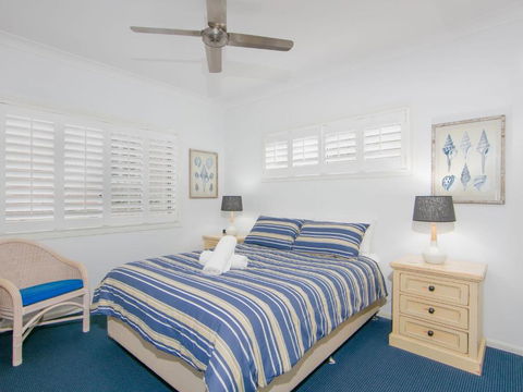 Avalon 1 Overlooking Beautiful Convent Beach - eAccommodation 1