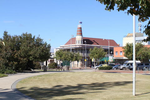 Geraldton Holiday Unit With Free Netflix - eAccommodation 1