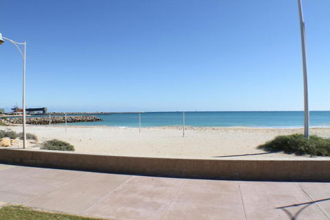 Geraldton Holiday Unit With Free Netflix - eAccommodation 4