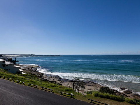 Avalon 2 Uninterrupted Views Almost On The Beach! - eAccommodation 5