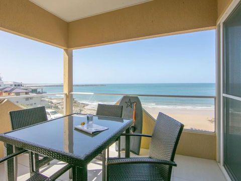 Avalon 3 Views To Die For Across The Road From Convent Beach - eAccommodation 6