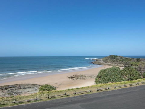 Avalon 3 Views To Die For Across The Road From Convent Beach - eAccommodation 5