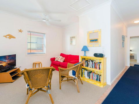 Avalon 4 Right Across The Road From Convent Beach Uninterrupted Views - eAccommodation 6