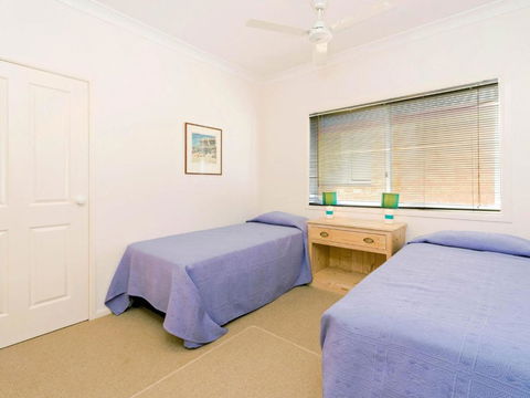 Avalon 4 Right Across The Road From Convent Beach Uninterrupted Views - eAccommodation 2