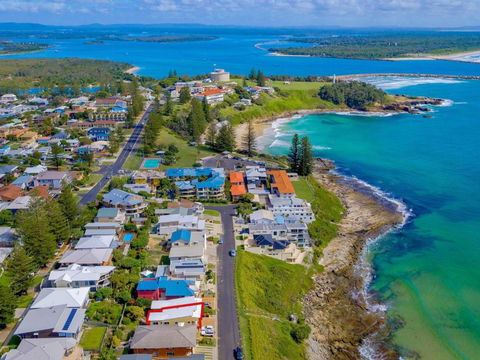Avalon 4 Right Across The Road From Convent Beach Uninterrupted Views - eAccommodation 3
