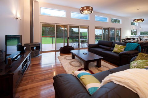 Alyonah Daylesford - eAccommodation 6