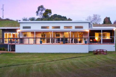 Alyonah Daylesford - eAccommodation 0