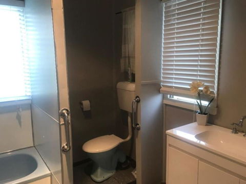 Cosy Country Cottage With AirCon - eAccommodation 5