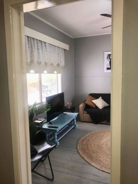 Cosy Country Cottage With AirCon - eAccommodation 2