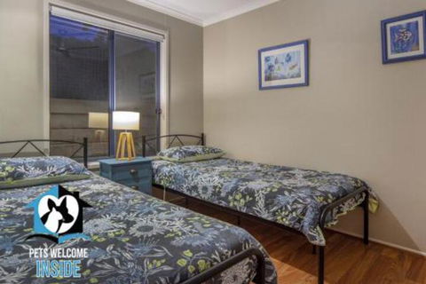 Almost New + Sea & Lake Views - eAccommodation 6