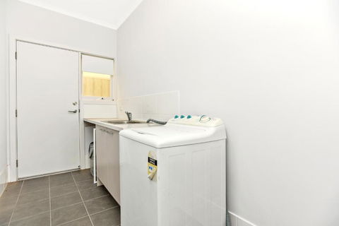 Avaya Sellicks Beachfront Getaway WiFi - eAccommodation 3