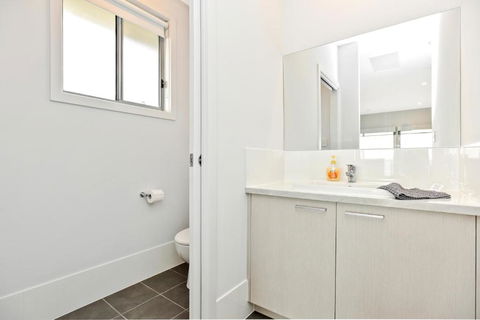 Avaya Sellicks Beachfront Getaway WiFi - eAccommodation 5