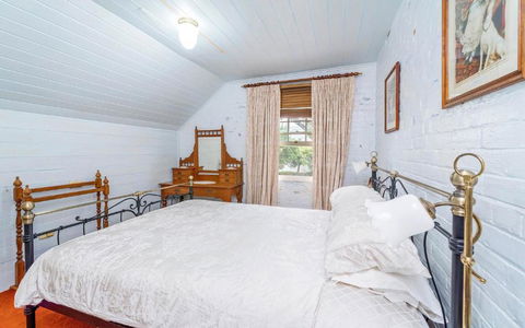 Azile 1875 Heritage Victorian Duplex - eAccommodation 5