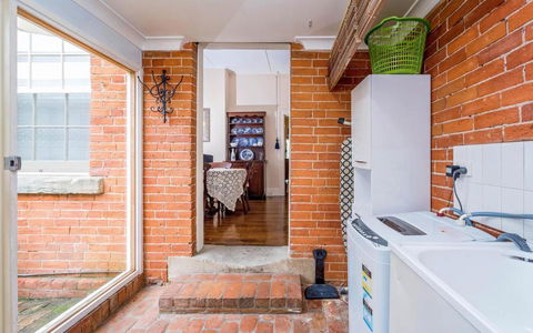 Azile 1875 Heritage Victorian Duplex - eAccommodation 2