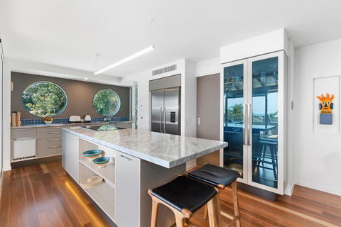Architectural Masterpiece Sunshine Beach - eAccommodation 5