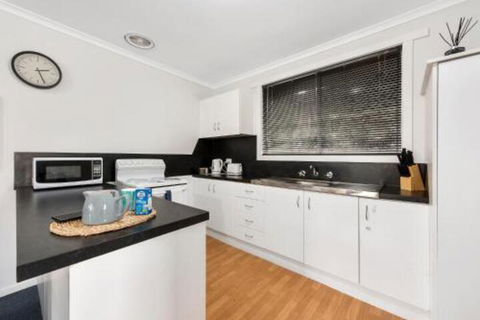 Elkie Villa 2 Bedroom Unit Burnie - eAccommodation 4