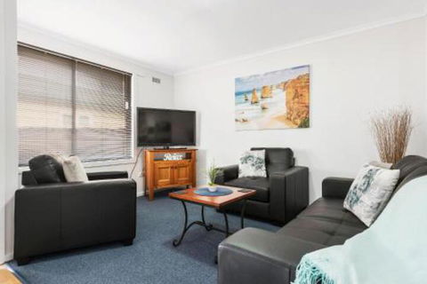 Elkie Villa 2 Bedroom Unit Burnie - eAccommodation 3