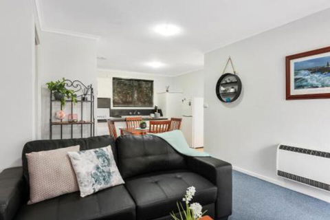 Elkie Villa 2 Bedroom Unit Burnie - eAccommodation 6