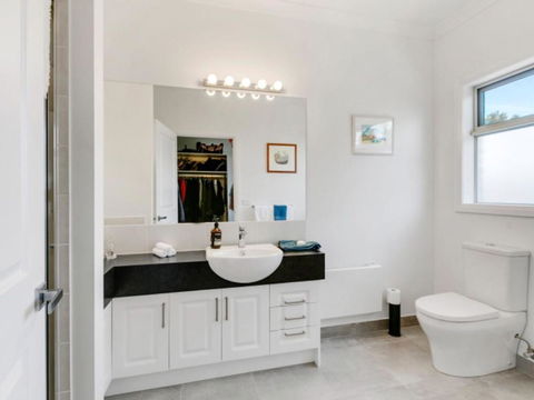 Venice On The Beach - eAccommodation 5