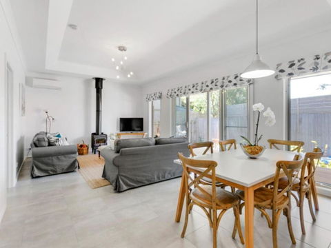 Venice On The Beach - eAccommodation 2