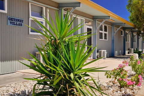 Getaway Villas Unit 38 12 1 Bedroom Self Contained Accommodation - eAccommodation 4